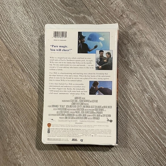 EUC “Free Willy” VHS 1993 film of a rebellious foster kid & a whale named Willy - Picture 3 of 5